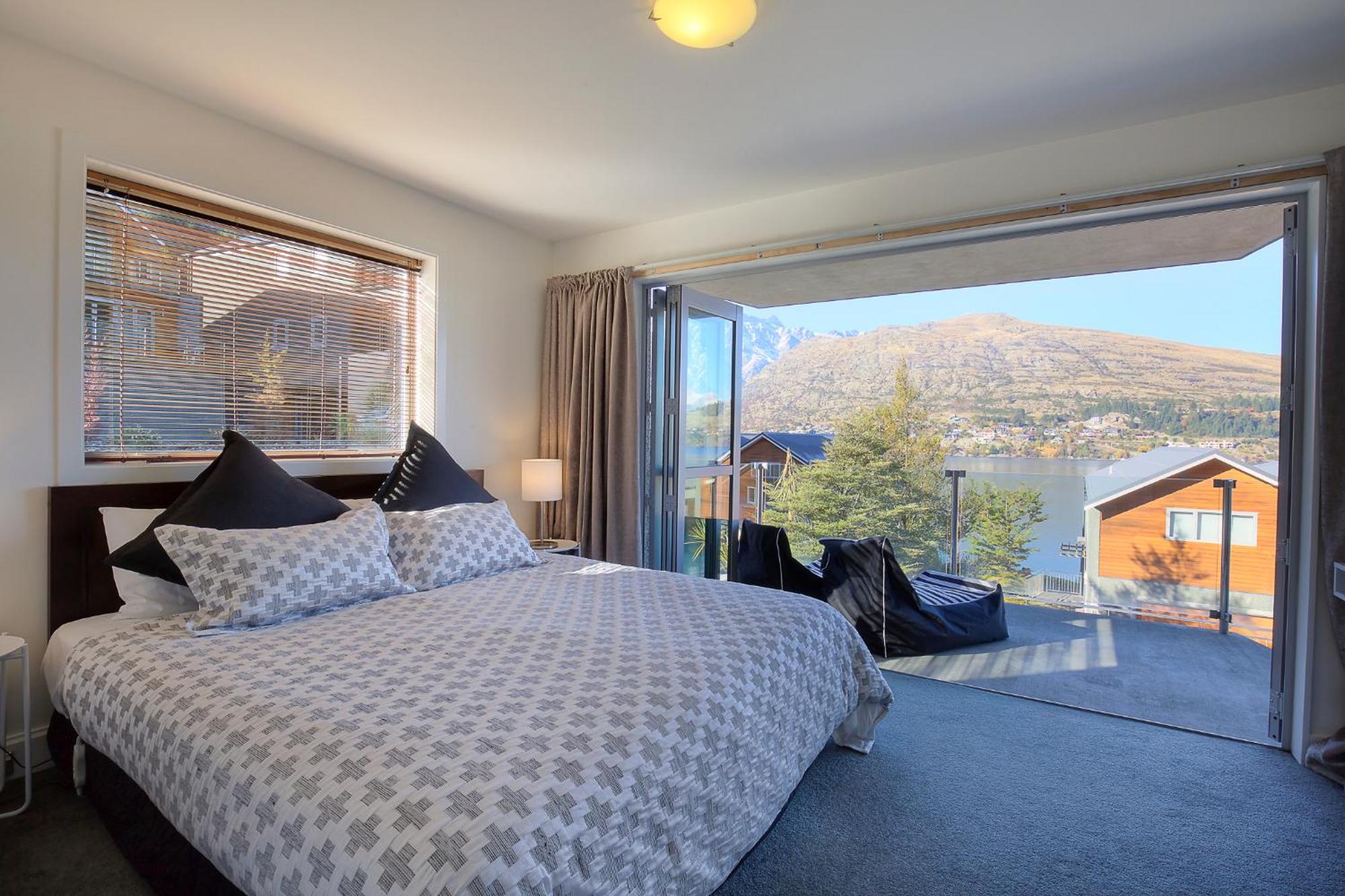 Alpine Vista - Queenstown Holiday Home Exterior photo