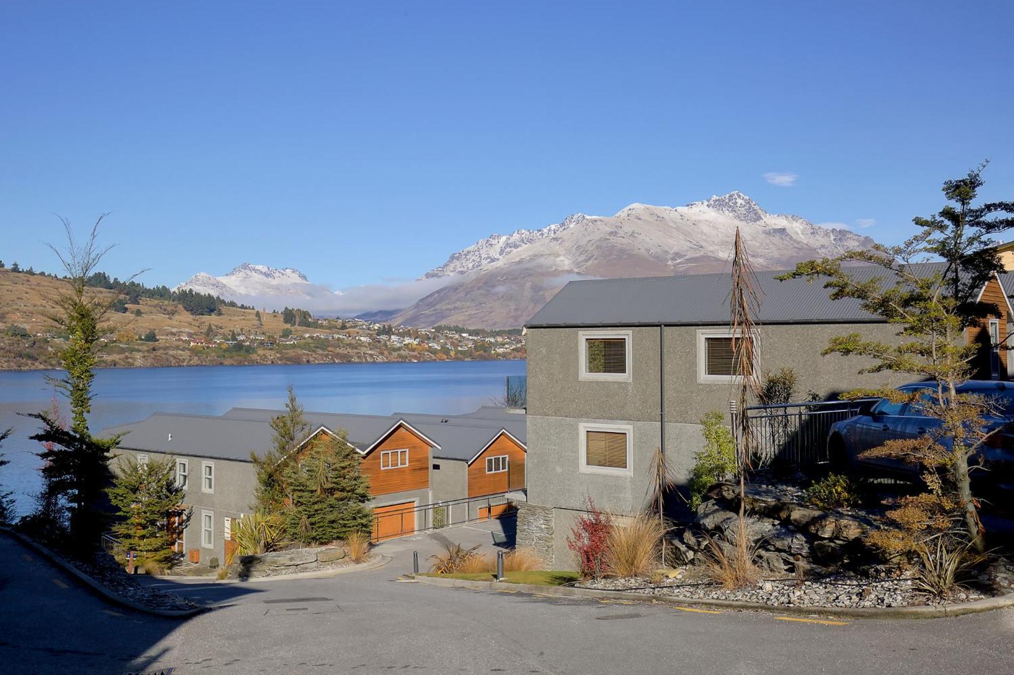 Alpine Vista - Queenstown Holiday Home Exterior photo