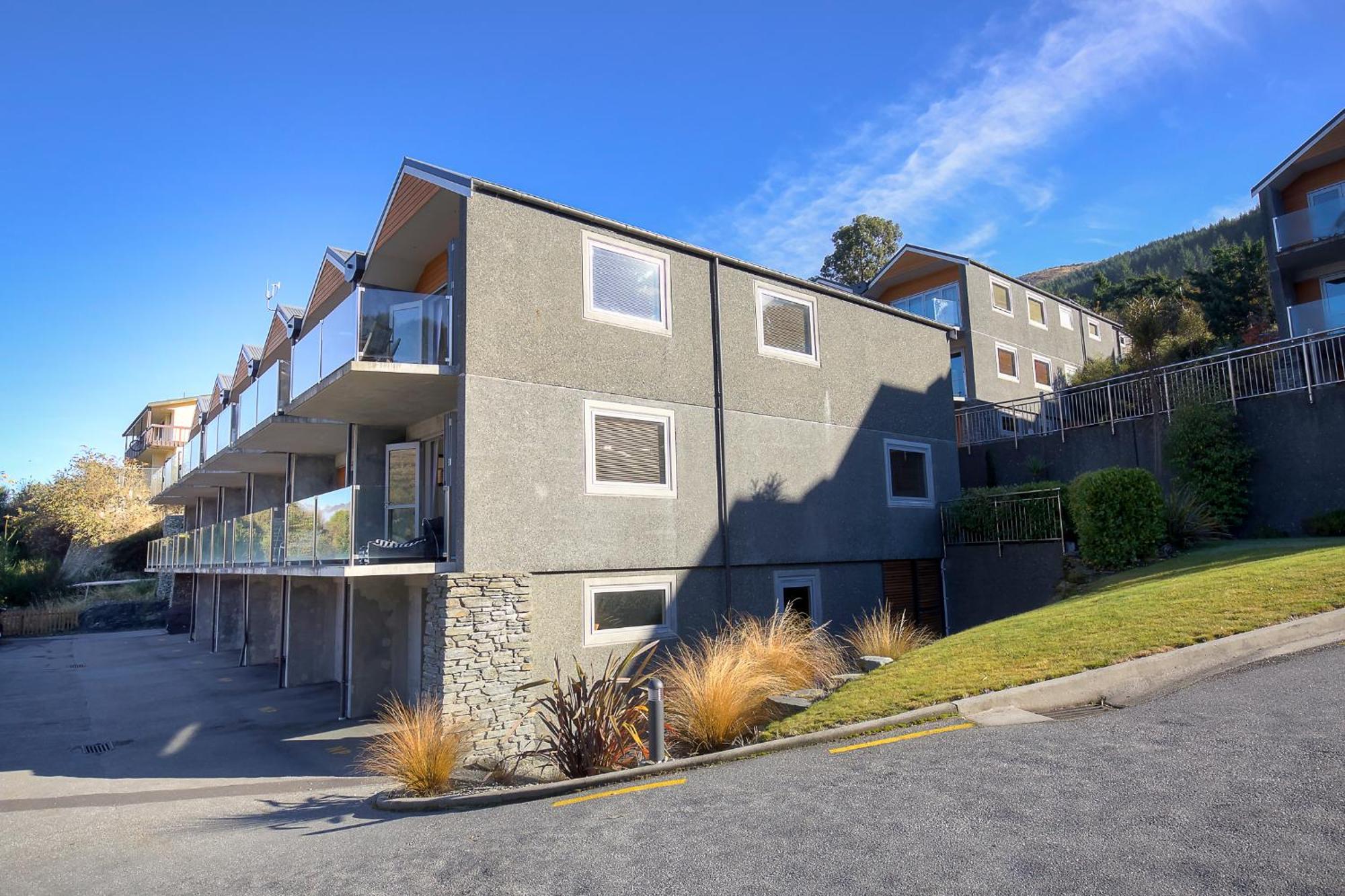 Alpine Vista - Queenstown Holiday Home Exterior photo